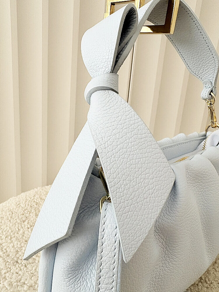 Laura Biaggi torebka kuferek z kokardą skórzana niebieska