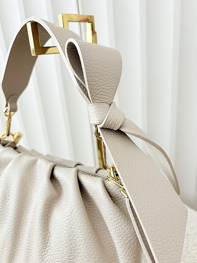 Laura Biaggi torebka kuferek z kokardą skórzana beżowa