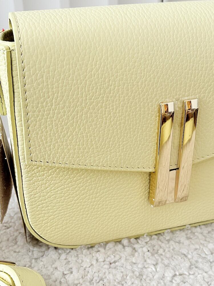 Laura Biaggi torebka listonoszka skórzana żółta z klapką