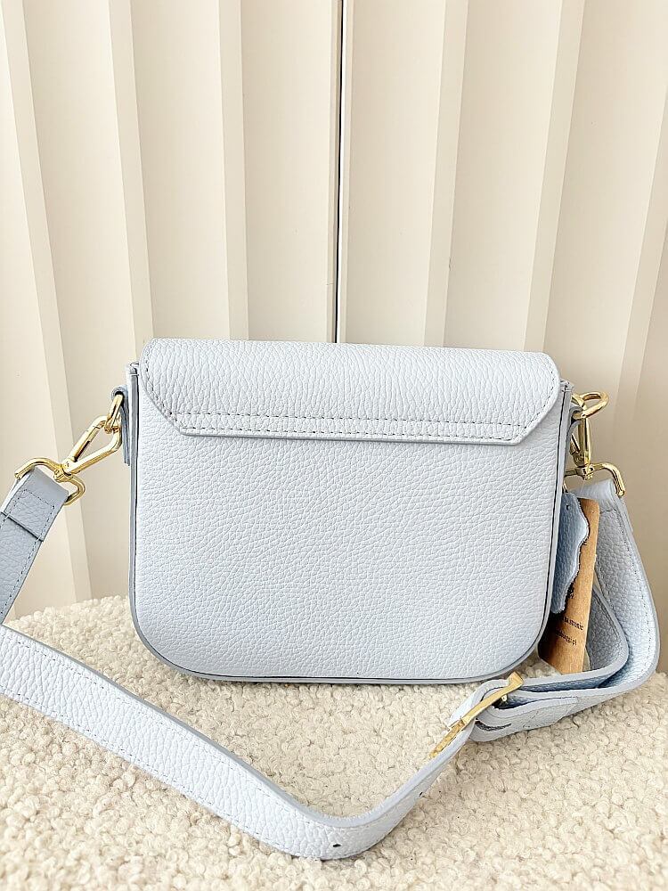 Laura Biaggi torebka listonoszka skórzana niebieska z klapką