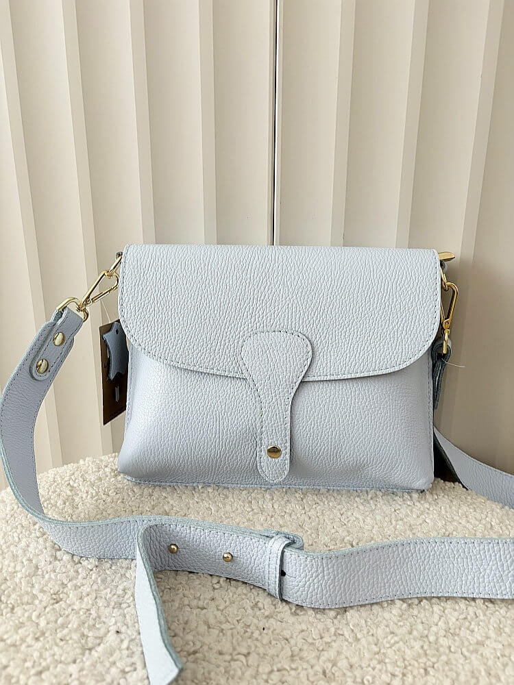 Laura Biaggi torebka listonoszka XL skórzana niebieska z klapką