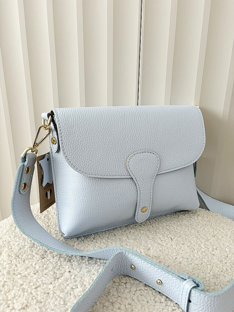 Laura Biaggi torebka listonoszka XL skórzana niebieska z klapką