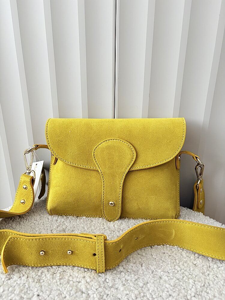 Laura Biaggi torebka listonoszka L zamszowa żółta musztardowa z klapką