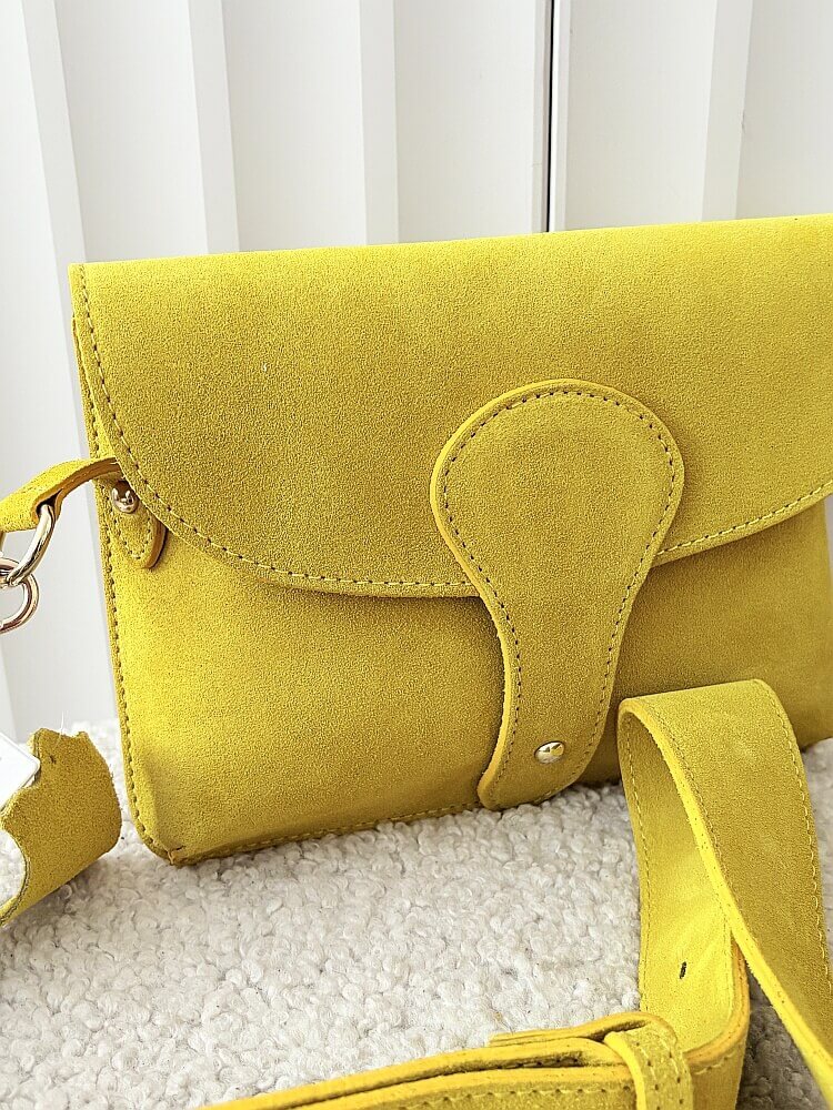 Laura Biaggi torebka listonoszka L zamszowa żółta musztardowa z klapką