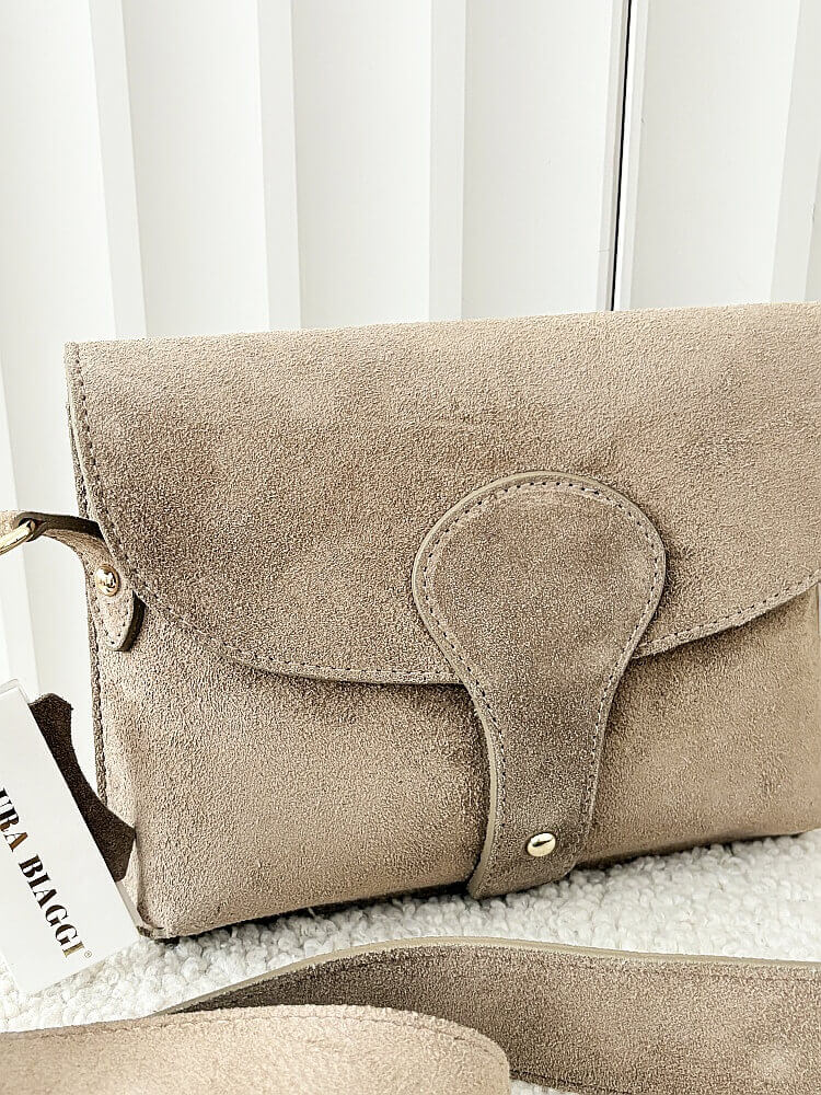 Laura Biaggi torebka listonoszka L zamszowa taupe z klapką