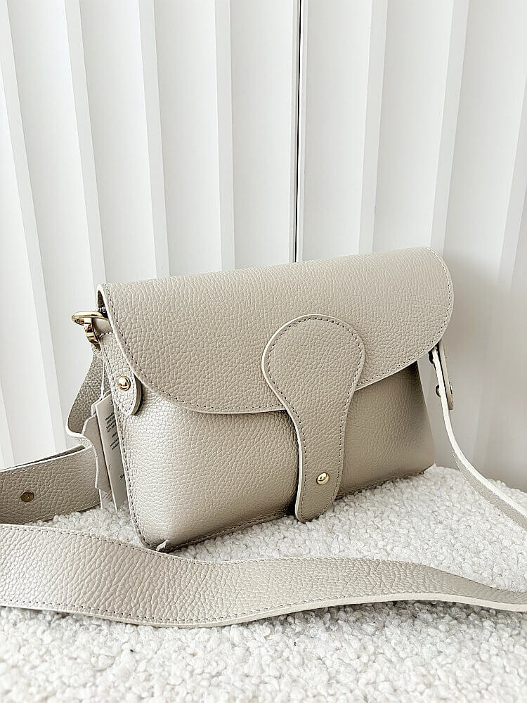 Laura Biaggi torebka listonoszka L skórzana beżowa z klapką