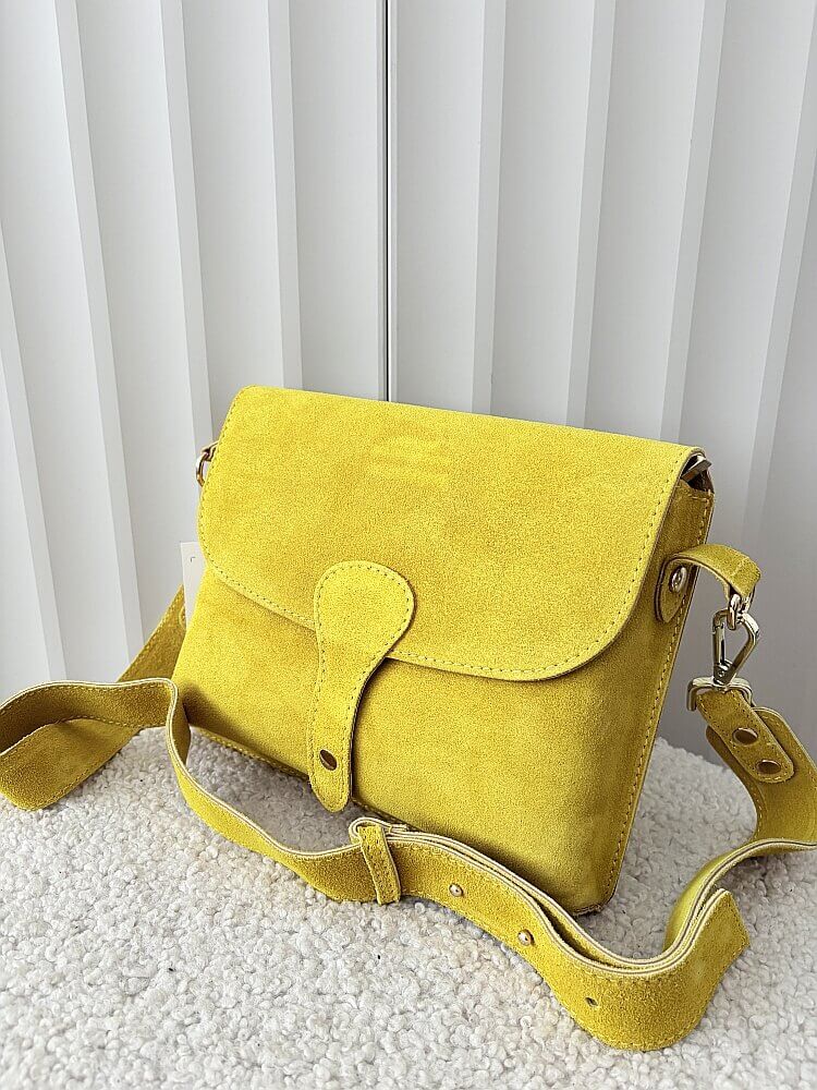 Laura Biaggi torebka listonoszka XL zamszowa żółta musztardowa z klapką