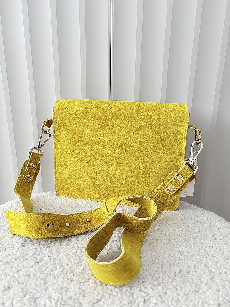 Laura Biaggi torebka listonoszka XL zamszowa żółta musztardowa z klapką