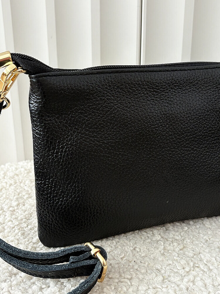 Laura Biaggi mini torebka listonoszka skórzana czarna