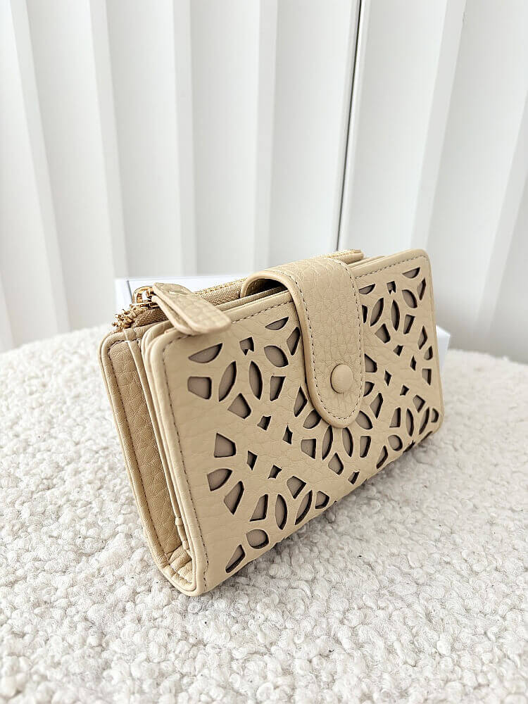Valentino Creations portfel z klapką ażurowy beżowy