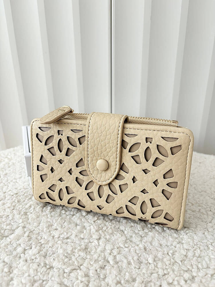 Valentino Creations portfel z klapką ażurowy beżowy