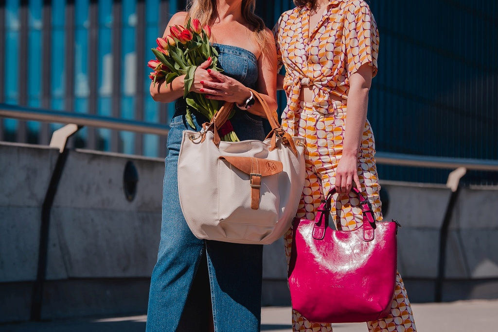 modelki z shopperkami